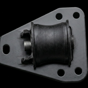 Sujetador de Rodillo Isuzu Fvr / 6HK1 (790-1) - Bases de Motor para Isuzu - Beta Repuestos