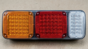 Faro Posterior LH / RH Sinotruk Howo Especial LED