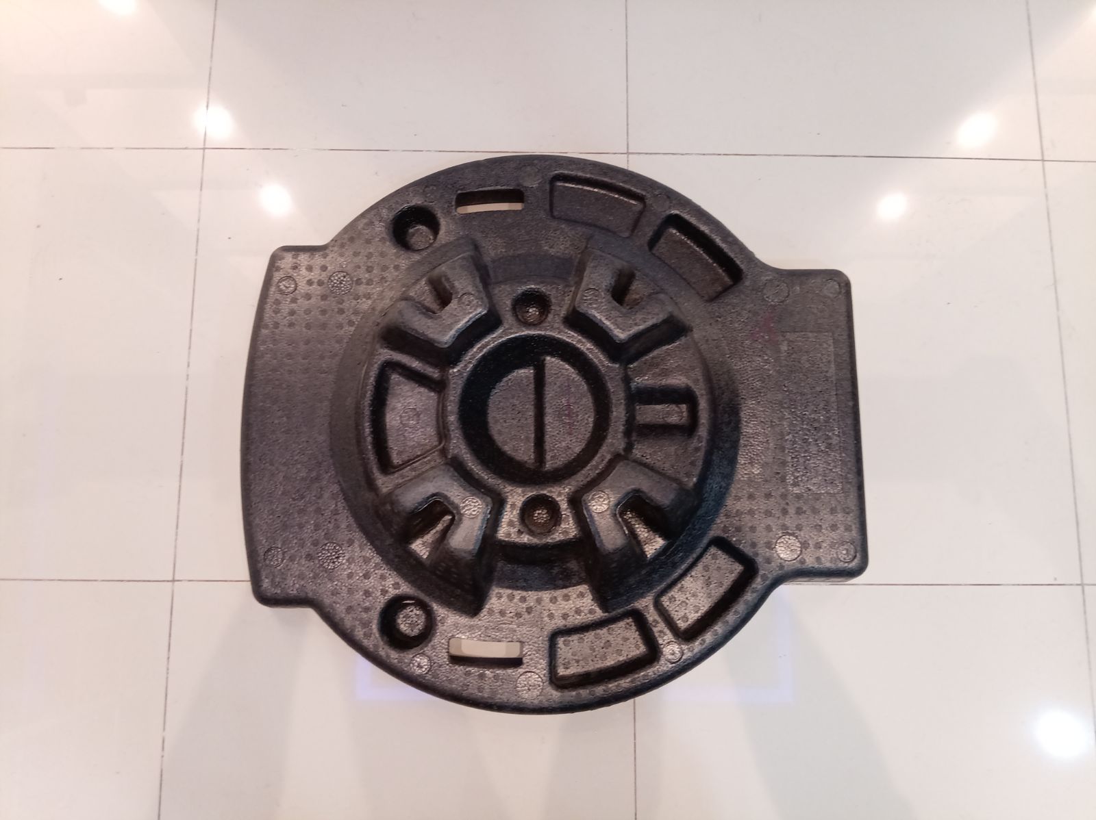 Base de Llanta de Emergencia CS35