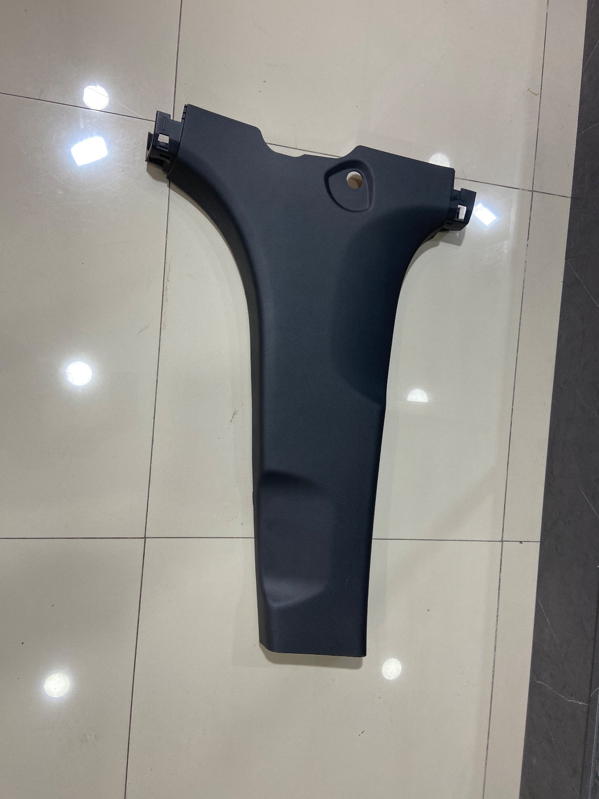 Moldura Central del CS35 Plus Cortado RH Interno