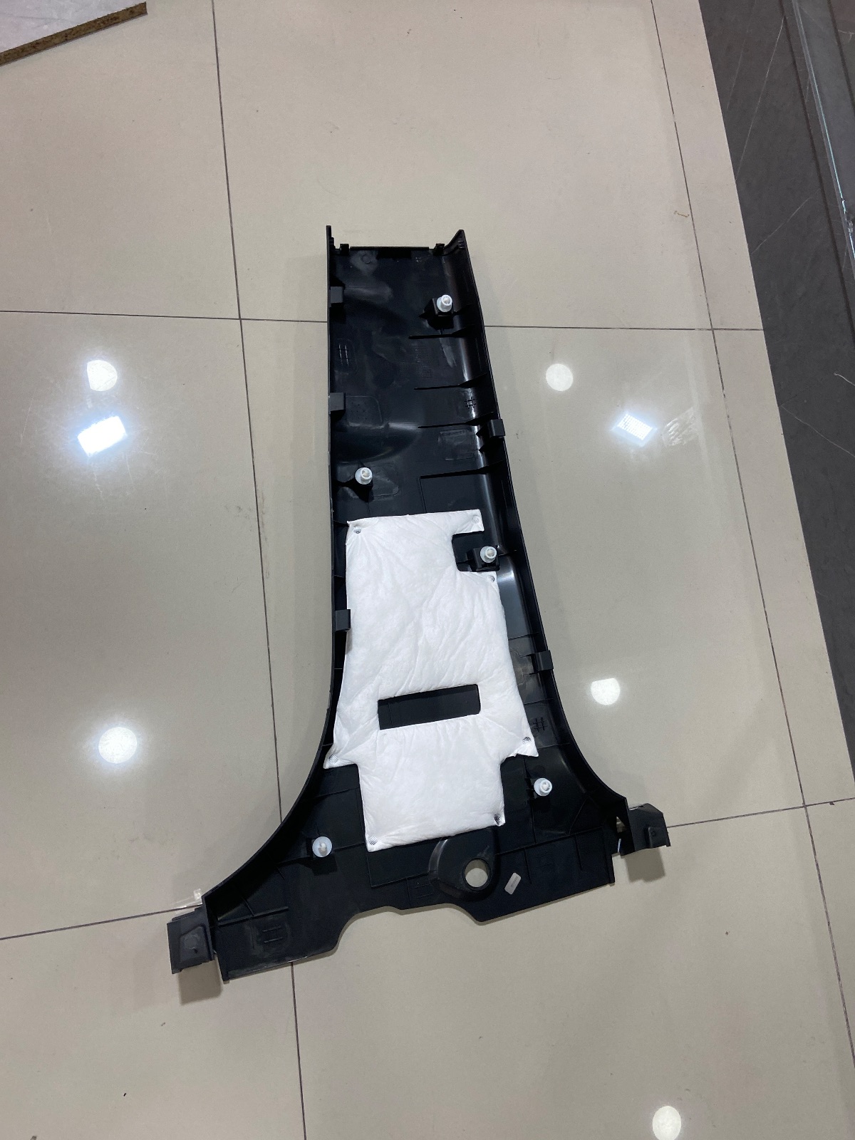 Moldura Central del CS35 Plus Cortado RH Interno