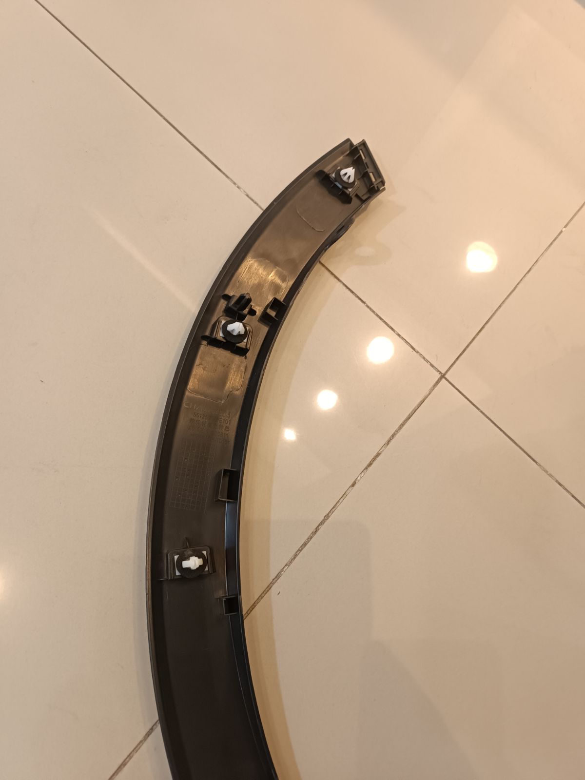 Moldura RH Guardafango CS15PLUS