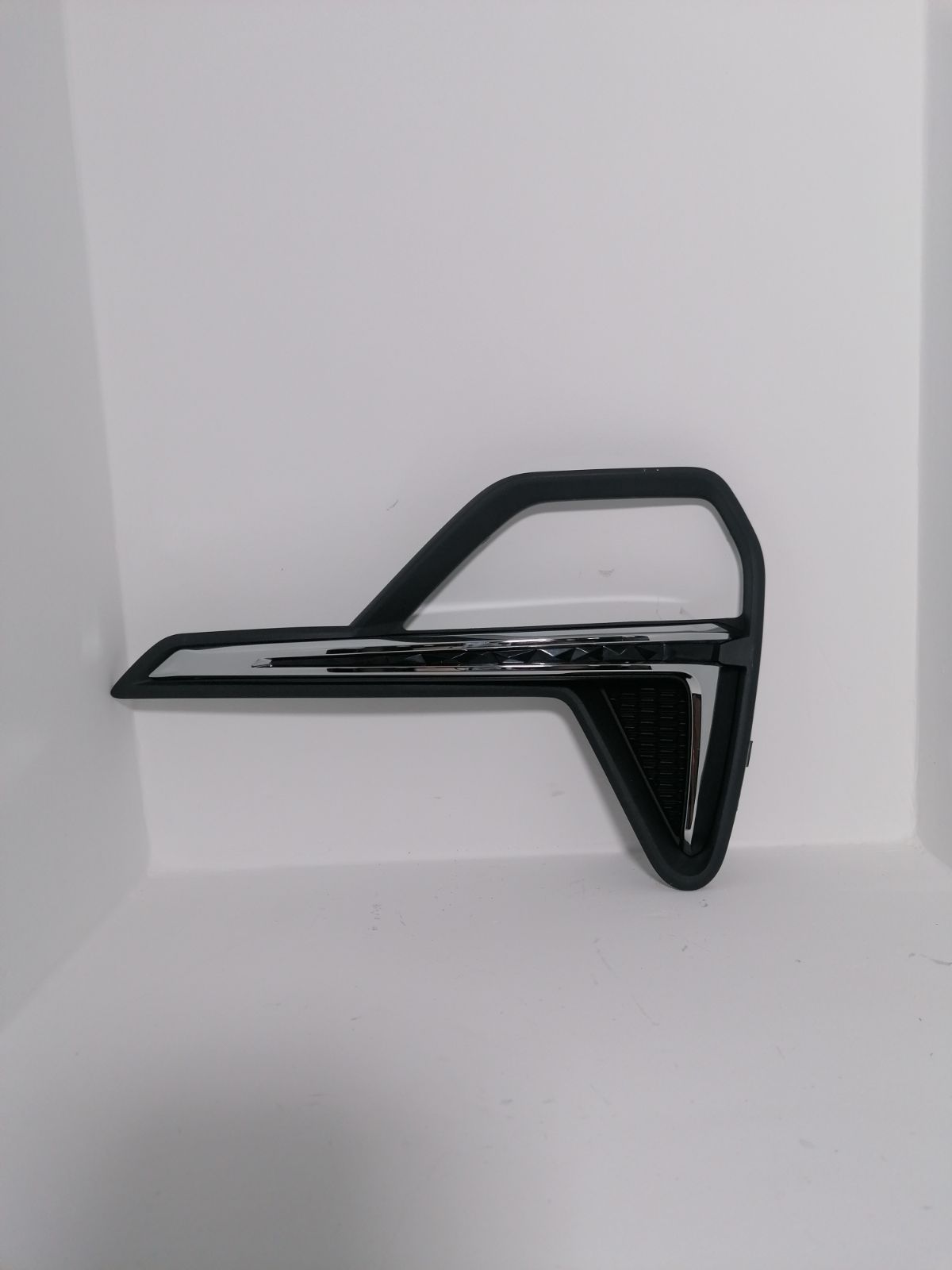 Moldura LH Guardachoque Posterior CS15