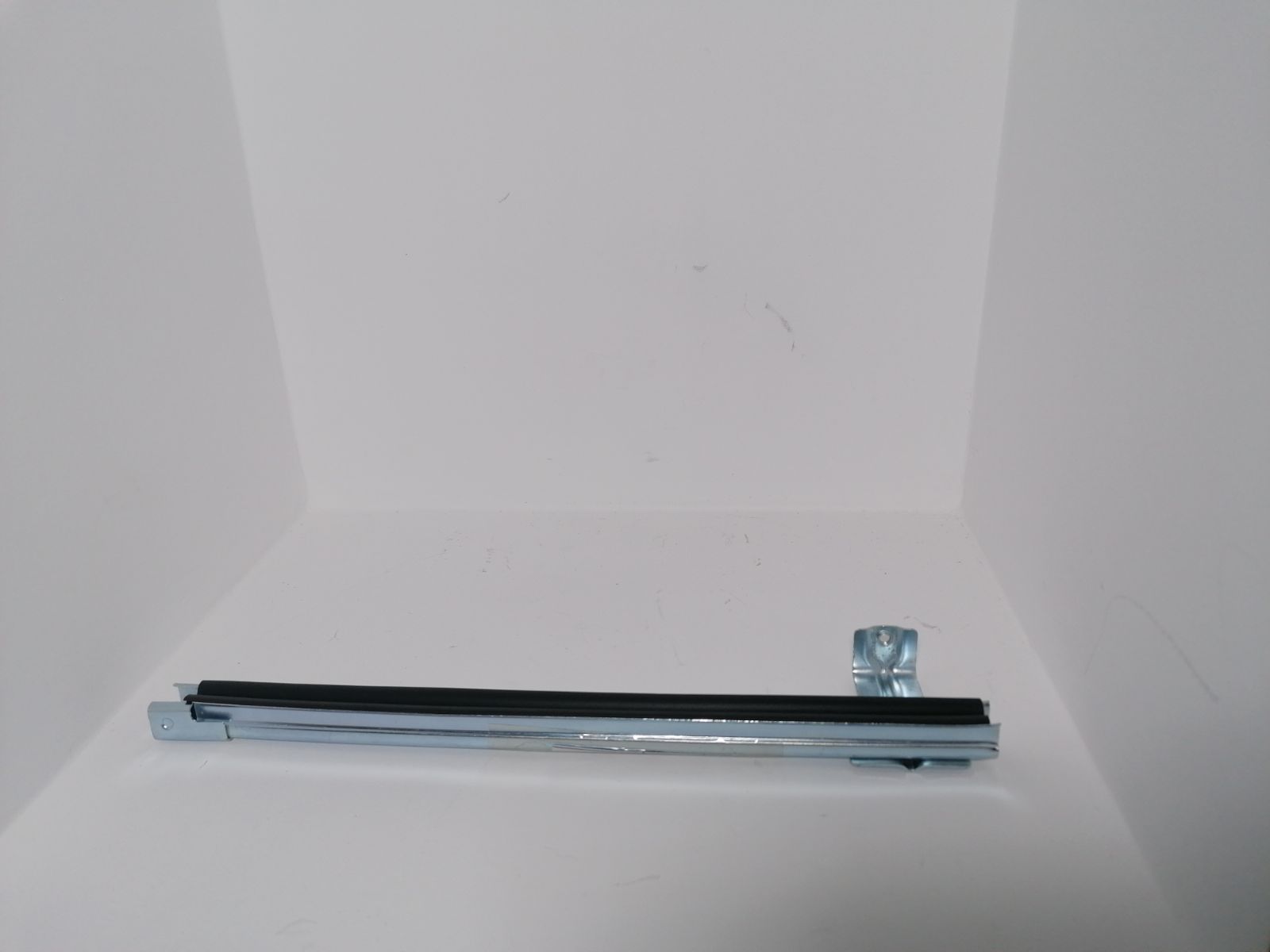 Riel de Vidrio Puerta Delantera Izquierda CS15