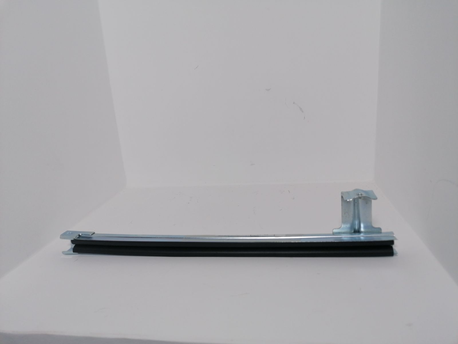 Riel de Vidrio Puerta Delantera Izquierda CS15