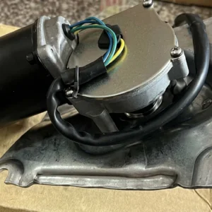 Motor Limpia Parabrisas con Sujetador Isuzu FVZ / FVM - Plumas Limpiaparabrisas para Isuzu - Beta Repuestos